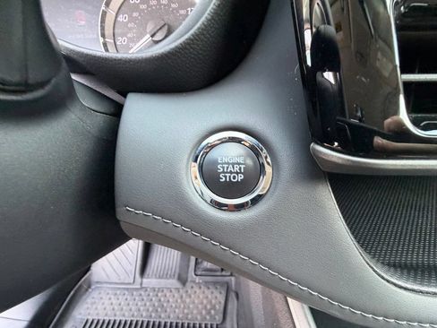 Used 2023 Toyota Highlander L AWD/4WD image 29