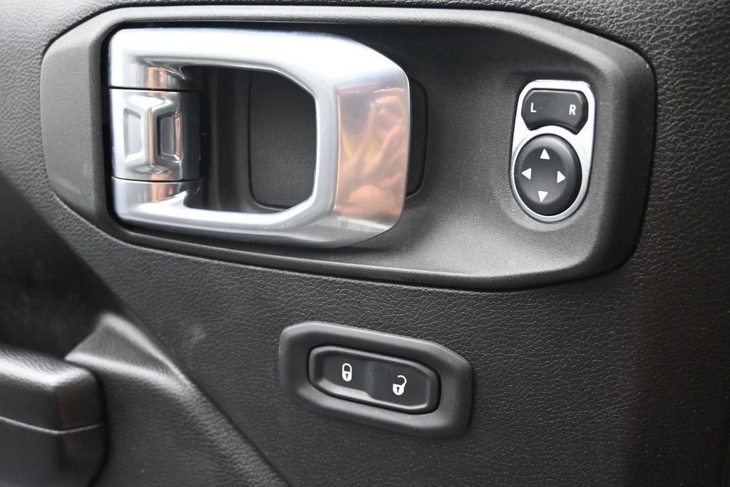 Used 2021 Jeep Gladiator Mojave w/ Cold Weather Group AWD/4WD image 21