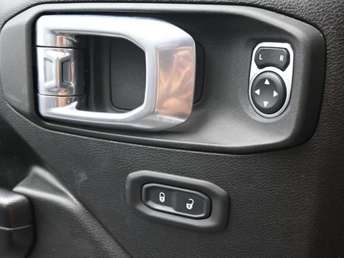 Used 2021 Jeep Gladiator Mojave w/ Cold Weather Group AWD/4WD image 21