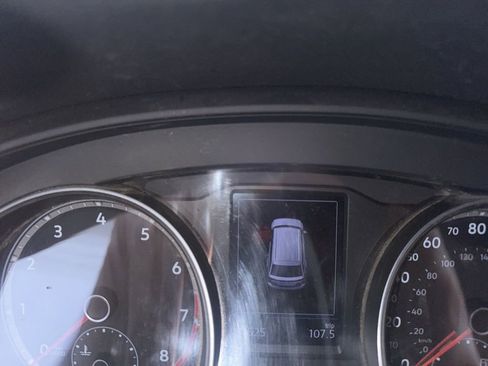 Used 2019 Volkswagen Atlas SE w/ Towing Package image 11