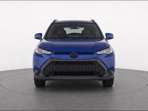 Used 2023 Toyota Corolla Cross AWD Hybrid w/ Moonroof Package image 2