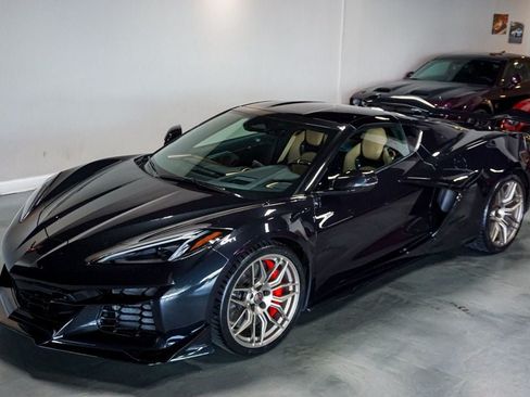 Used 2024 Chevrolet Corvette Z06 w/ Z07 Performance Package RWD image 33