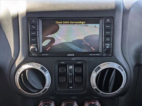 Used 2016 Jeep Wrangler Unlimited Rubicon image 13