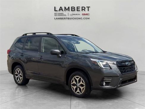 Used 2023 Subaru Forester Premium image 7