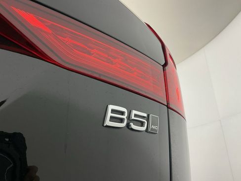 Used 2024 Volvo V60 B5 Cross Country Plus image 11