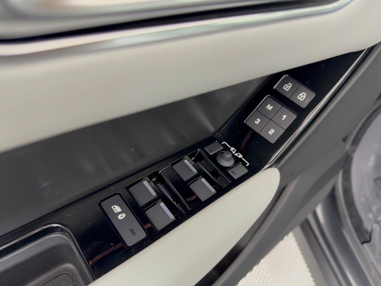 New 2026 Land Rover Range Rover Velar S AWD/4WD image 15