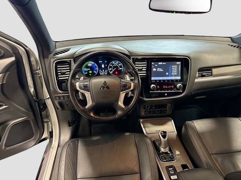 Used 2022 Mitsubishi Outlander LE image 19