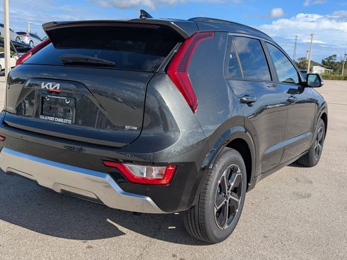 New 2025 Kia Niro SX image 5
