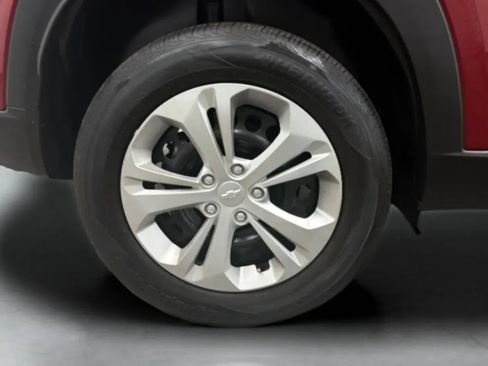 Used 2025 Chevrolet Trax LS FWD image 25