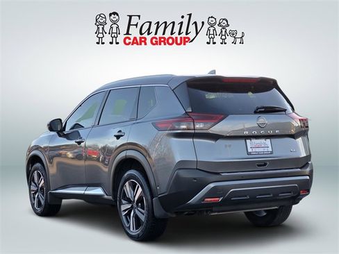 Used 2023 Nissan Rogue SL w/ SL Premium Package image 3