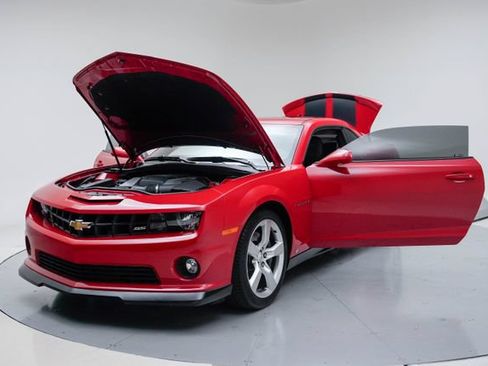 Used 2010 Chevrolet Camaro SS w/ LPO, Ground Effects Package RWD image 16