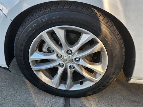 Used 2017 Chevrolet Malibu LT image 11