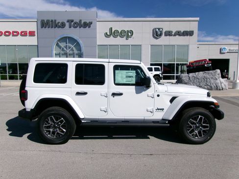 New 2025 Jeep Wrangler Unlimited Sahara image 5