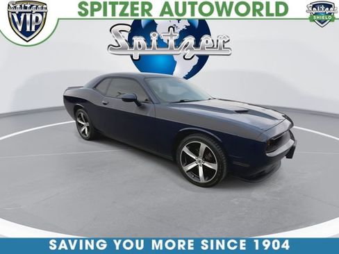 Used 2015 Dodge Challenger SXT image 2