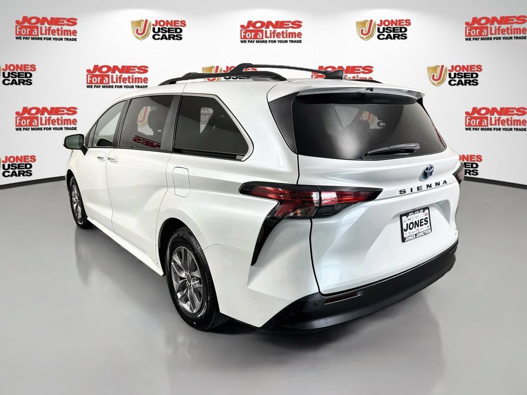 Certified 2022 Toyota Sienna XLE w/ XLE Plus Package FWD image 2