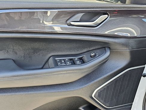 Used 2022 Jeep Grand Cherokee L Laredo image 14