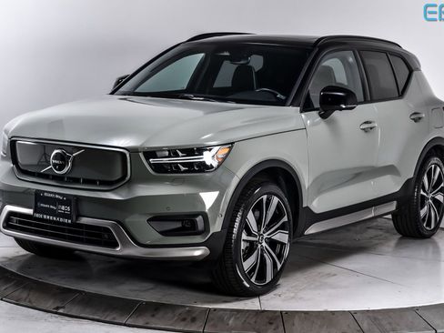 Used 2022 Volvo XC40 P8 Recharge Ultimate image 2