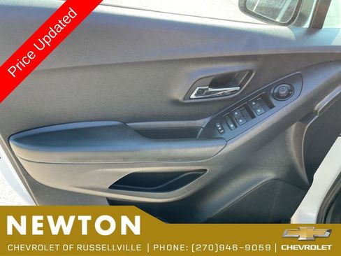 Used 2022 Chevrolet Trax LT AWD/4WD image 5