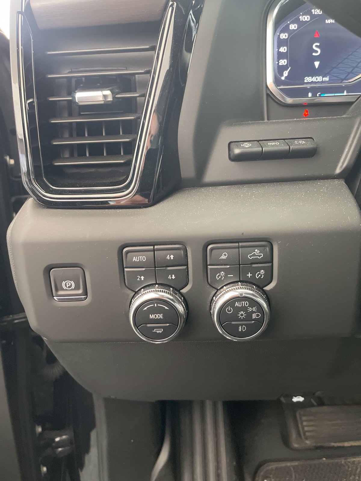 Used 2025 GMC Sierra 3500 AT4 w/ AT4 Premium Plus Package AWD/4WD image 19