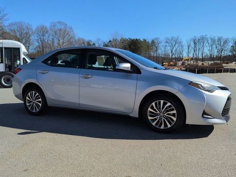 Used 2018 Toyota Corolla XLE image 2