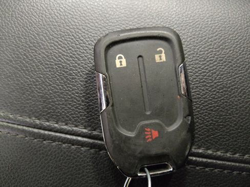 Used 2022 GMC Terrain SLE w/ Elevation Edition image 32