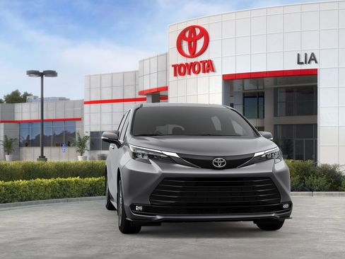 New 2026 Toyota Sienna XLE image 18
