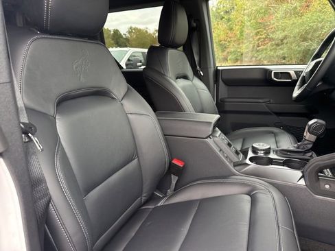 New 2025 Ford Bronco Outer Banks w/ Sasquatch Package image 48