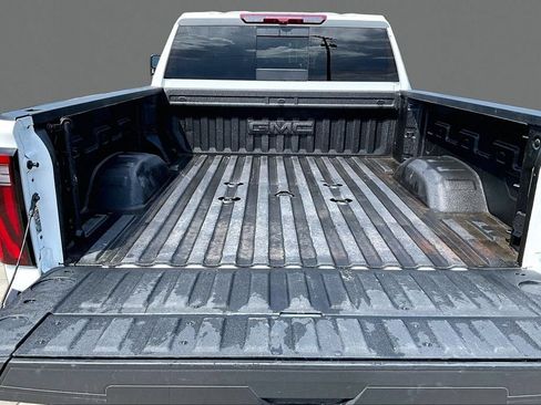 Used 2025 GMC Sierra 1500 SLT AWD/4WD image 17