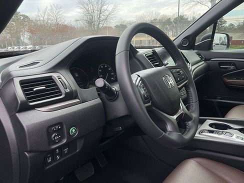Certified 2025 Honda Ridgeline RTL image 28