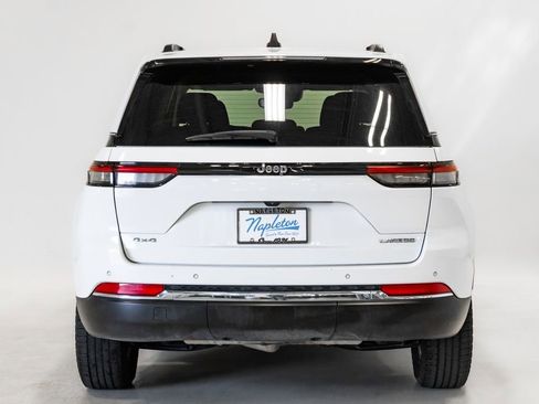 Used 2024 Jeep Grand Cherokee Laredo image 27