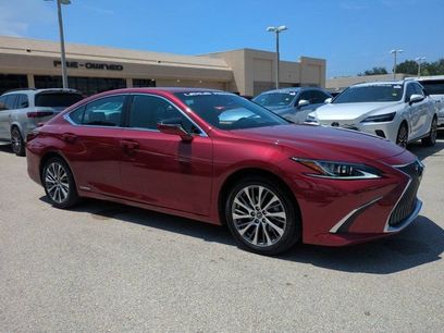 Used 2019 Lexus ES 300h w/ Premium Package