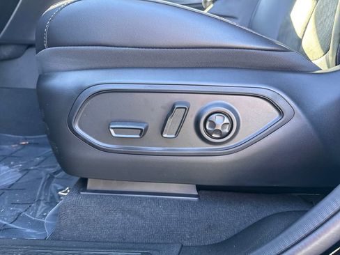 New 2025 Jeep Grand Cherokee Altitude image 12