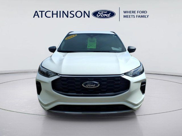 Used 2024 Ford Escape ST-Line w/ Tech Pack #1 AWD/4WD image 2