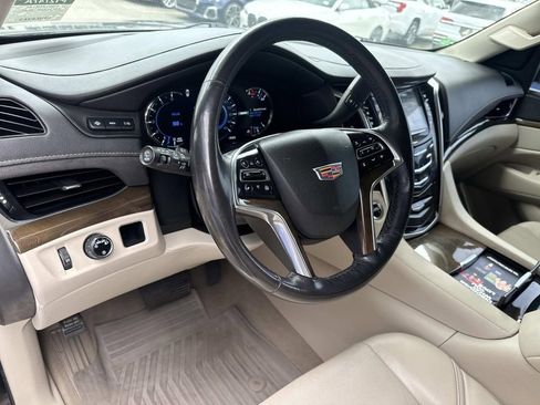 Used 2020 Cadillac Escalade Luxury RWD image 19