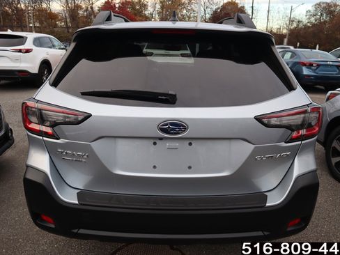 Used 2023 Subaru Outback Premium image 6