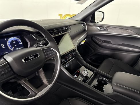 New 2025 Jeep Grand Cherokee Limited image 27