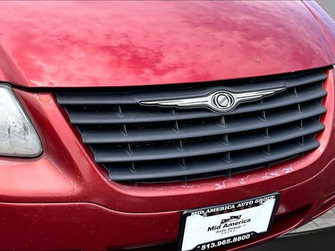 Used 2005 Chrysler Town & Country w/ Popular Equipment Group I FWD image 24