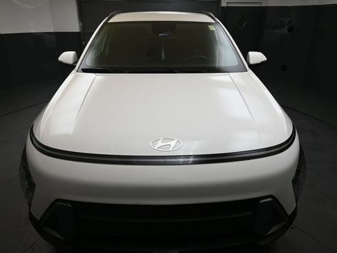 Certified 2025 Hyundai Kona SEL image 12