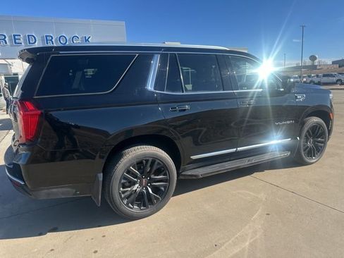 Used 2023 GMC Yukon SLT image 3