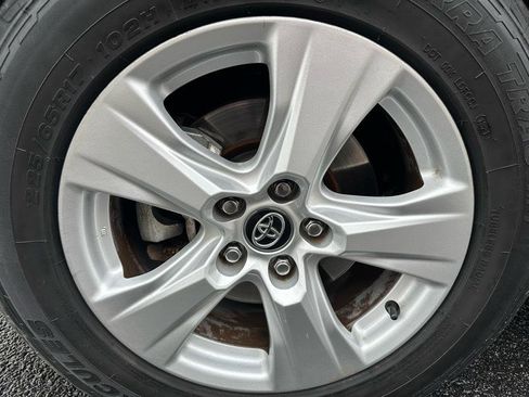 Used 2020 Toyota RAV4 XLE w/ Convenience Package image 28