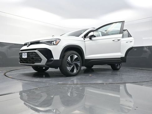 New 2026 Volkswagen Taos SE image 29