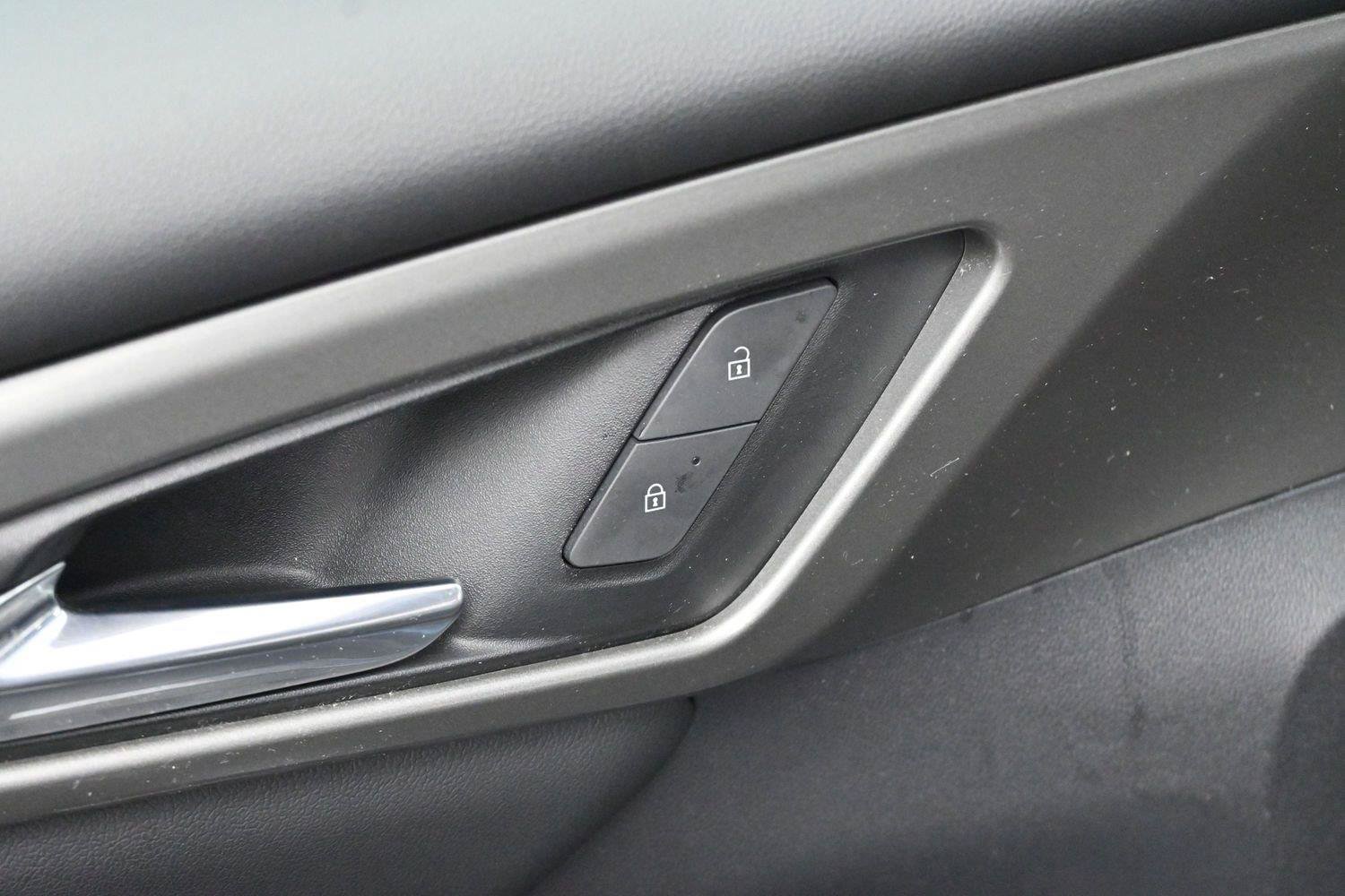 Used 2024 Chevrolet Traverse LT w/ LPO, Floor Liner Package FWD image 10