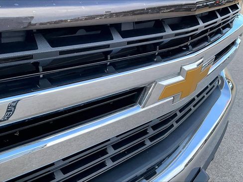 Used 2019 Chevrolet Silverado 1500 LT w/ Texas Edition image 26