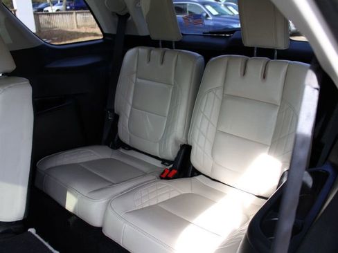Used 2017 Ford Explorer Platinum image 12