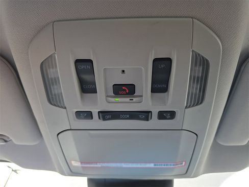 Used 2024 Toyota Highlander LE image 31