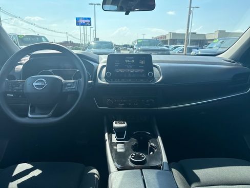 Used 2025 Nissan Rogue S AWD/4WD image 23