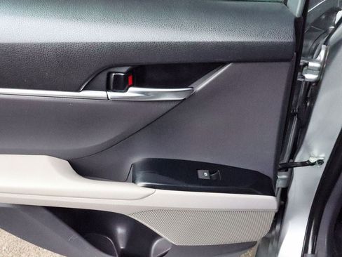 Used 2020 Toyota Camry LE FWD image 50