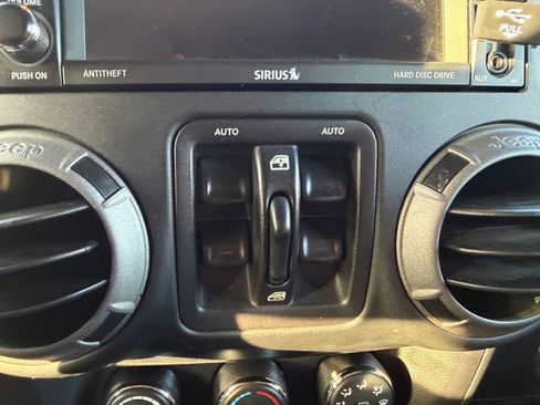 Used 2017 Jeep Wrangler Unlimited Sport w/ Quick Order Package 23S AWD/4WD image 22