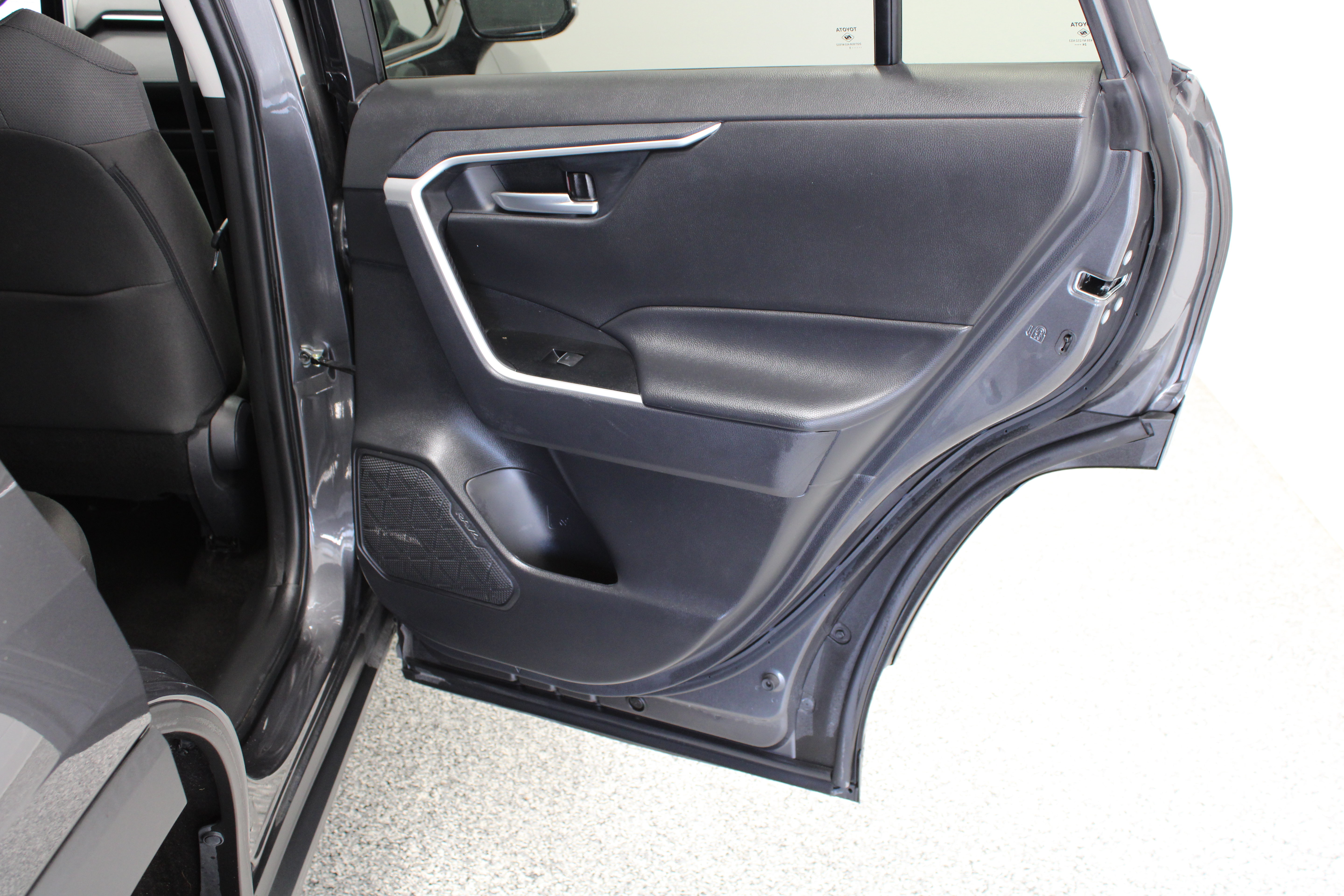 Used 2025 Toyota RAV4 XLE FWD image 32
