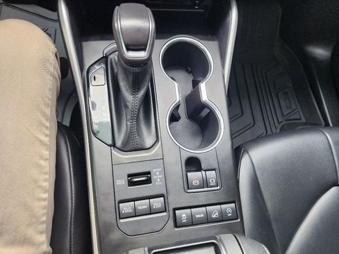 Used 2021 Toyota Highlander XLE image 20